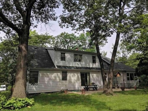 Coziest estate home 20 minutes to downtown