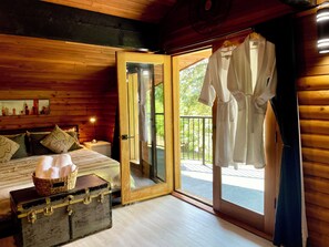 3 bedrooms, desk, free WiFi, bed sheets