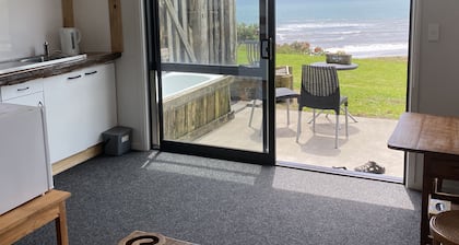 Beachfront Pacific - Rustic Coastal - Guest Suite.