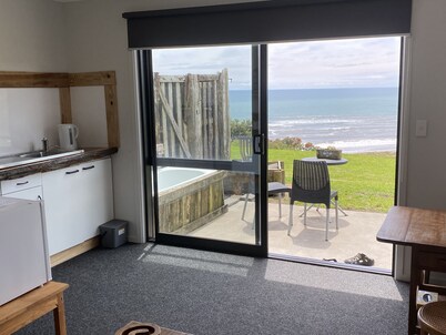 Beachfront Pacific - Rustic Coastal - Guest Suite.
