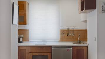 Fridge, microwave, dishwasher, coffee/tea maker