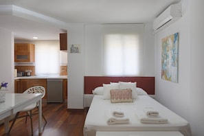 Iron/ironing board, free WiFi, bed sheets, wheelchair access