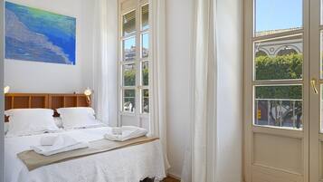 Een strijkplank/strijkijzer, gratis wifi, beddengoed