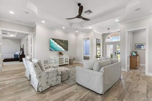 5 bedrooms, desk, iron/ironing board, travel crib