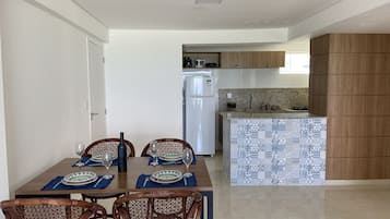 Deluxe Apartment | Dining room