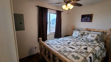 2 bedrooms, travel crib, free WiFi, bed sheets