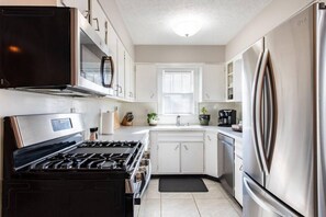 Frigorífic, microones, forn i placa de cuina 