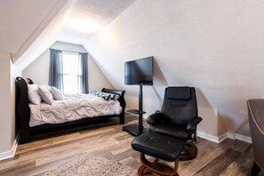 2 habitaciones, escritorio, tabla de planchar con plancha y wifi gratis