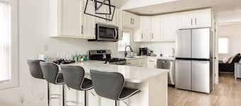 Peaceful Contemporary Close to Everything
