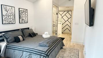 3 habitaciones, escritorio, tabla de planchar con plancha y wifi gratis