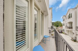 Property grounds - We Have Electricity! Luxury Home in The Heights! Pet Friendly, Sleeps 8 (Houston)