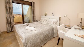 2 chambres, fer et planche Ă repasser, Wi-Fi gratuit, draps fournis