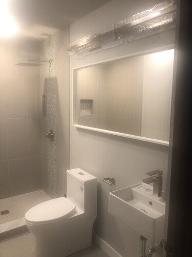 Mid term rental for business professions, close to hospitals.