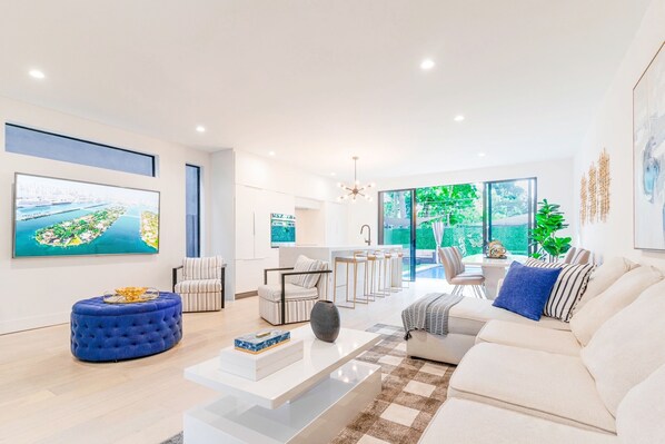 Smart TV - Casa Bella in Design District/Wynwood (Miami)