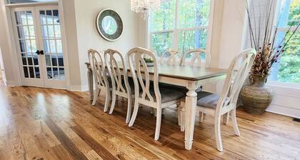 Lake luxury, Sleeps 16, 3800+ sq/ft
