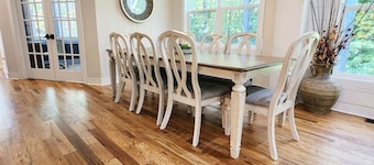 Lake luxury, Sleeps 16, 3800+ sq/ft