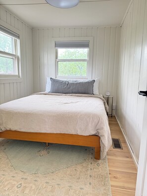 2 bedrooms, desk, travel cot, free WiFi