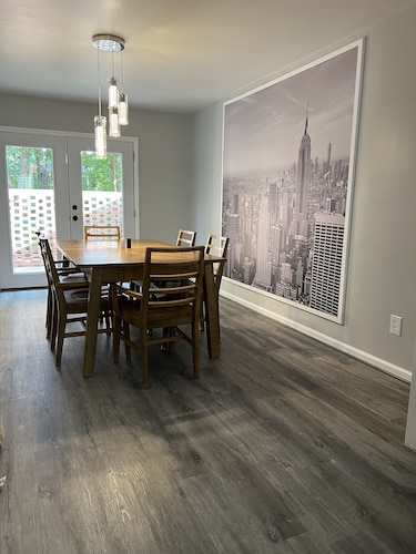 Newly renovated home away from home downtown High Point.