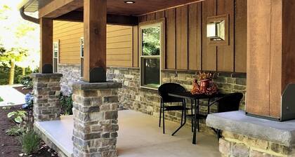 Wildflower Paradise: Luxury Lodge Suite in Amish Country