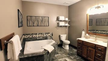 Een douche, een bubbelbad, een haardroger, handdoeken