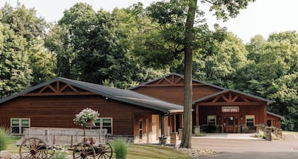 Songbird Serenade Suite: Luxury, Lodge Suite in Amish Country, Ohio