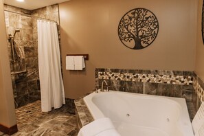 Shower, jetted bath, hair dryer, towels - Songbird Serenade Suite: Luxury, Lodge Suite in Amish Country, Ohio (Dundee)