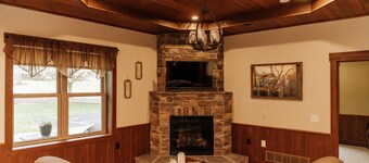 Songbird Serenade Suite: Luxury, Lodge Suite in Amish Country, Ohio