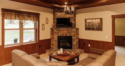 Songbird Serenade Suite: Luxury, Lodge Suite in Amish Country, Ohio