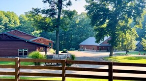Exterior - Songbird Serenade Suite: Luxury, Lodge Suite in Amish Country, Ohio (Dundee)