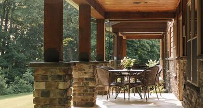 Woodlands & Wildlife Suite: Luxury, Lodge Suite in Amish Country, Ohio