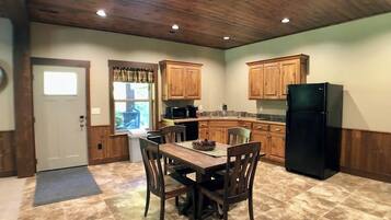 Kühlschrank, Mikrowelle, Geschirrspüler