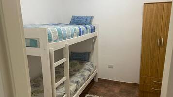2 habitaciones, escritorio, wifi gratis y ropa de cama