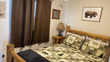 2 bedrooms, travel crib, free WiFi, bed sheets