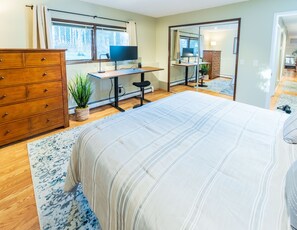 5 bedrooms, desk, iron/ironing board, free WiFi