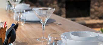 Incredible Cinema, Warm Sauna, Relaxing King Beds!