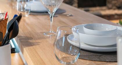 Incredible Cinema, Warm Sauna, Relaxing King Beds!