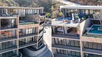 Comfort Condo | Street view