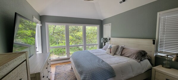 4 bedrooms, desk, iron/ironing board, travel cot