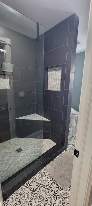 Combined shower/tub, hair dryer, bidet, towels - Updated beach house with private pool, hot tub, and community fitness center! (Corolla)