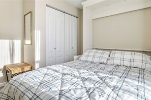 2 bedrooms, desk, iron/ironing board, travel cot