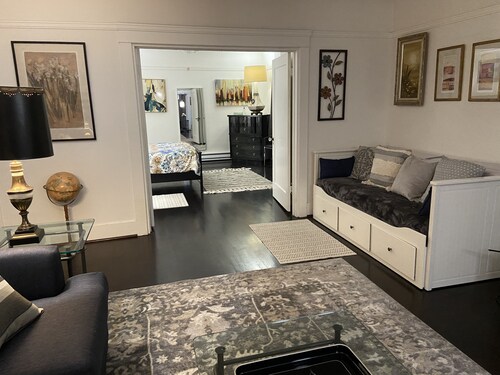 Spacious, Quiet, Peaceful One Bedroom Retreat -10 mins from UOP,  Lodi Wineries!