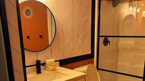 A bathroom with a toilet, sink, and shower area. - Casa Arizu, w/ rv parking and private pool (Lake Havasu City)