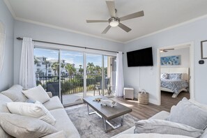 2 habitaciones, tabla de planchar con plancha y cuna de viaje 