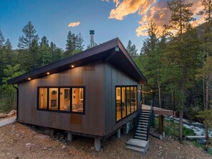 Exterior - Updated Cozy Cabin on the River / Hot Tub / Beach (Idaho Springs)