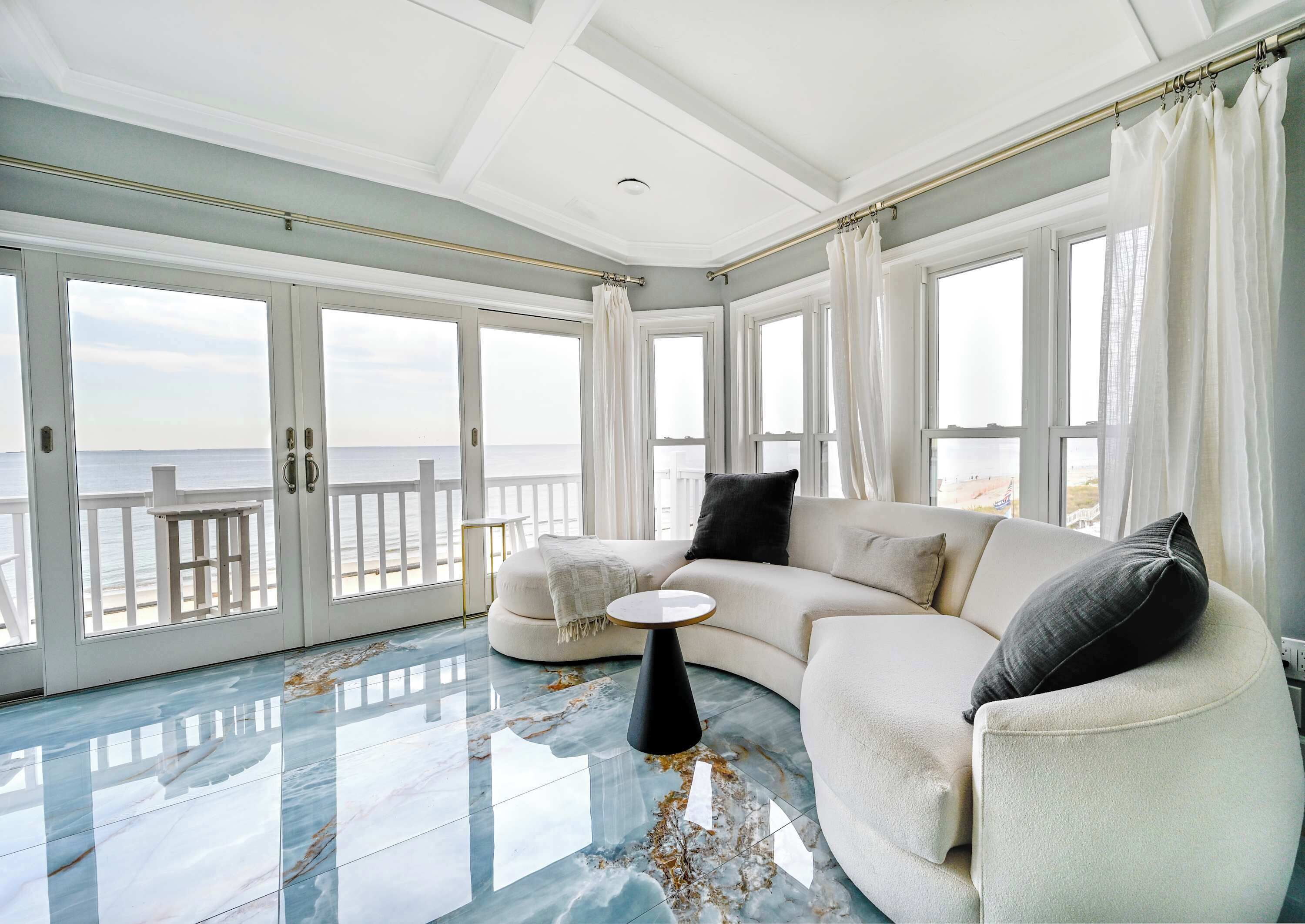 Fernseher, Kamin, Arbeitsbereiche