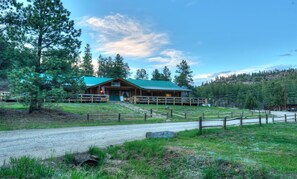 المنشأة من الخارج