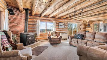 Fernseher, Kamin, Tischfußball