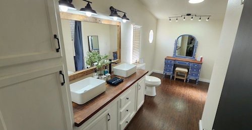 Elegantly Rustic 3 Bedroom 2 Bath Modern Farmhouse Cottage