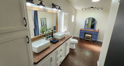 Elegantly Rustic 3 Bedroom 2 Bath Modern Farmhouse Cottage