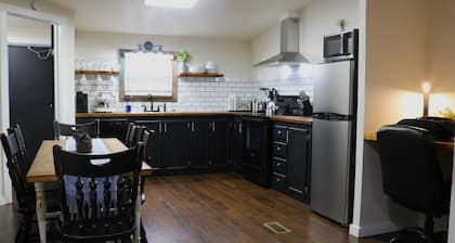 Elegantly Rustic 3 Bedroom 2 Bath Modern Farmhouse Cottage